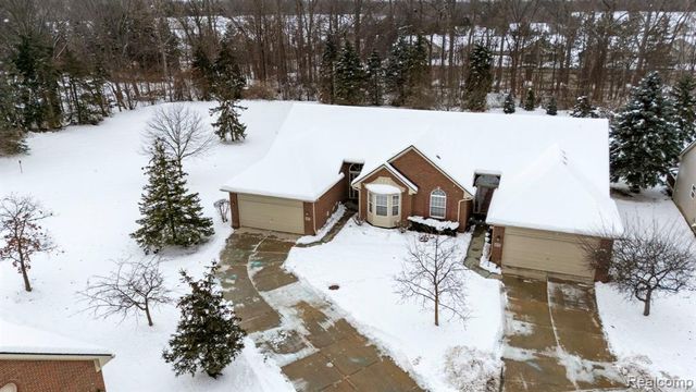671 Woodhaven Drive, Commerce Twp, MI 48390