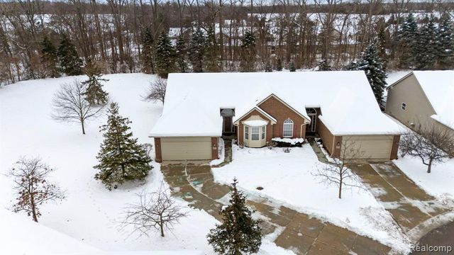 671 Woodhaven Drive, Commerce Twp, MI 48390