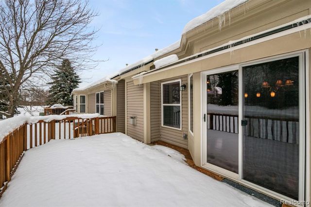 671 Woodhaven Drive, Commerce Twp, MI 48390