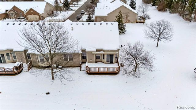 671 Woodhaven Drive, Commerce Twp, MI 48390