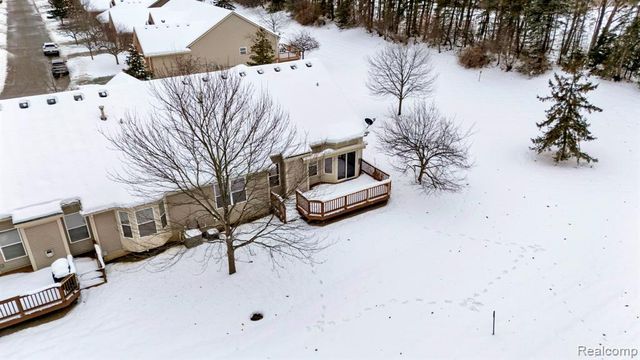 671 Woodhaven Drive, Commerce Twp, MI 48390