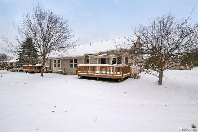 671 Woodhaven Drive, Commerce Twp, MI 48390