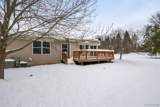 671 Woodhaven Drive, Commerce Twp, MI 48390