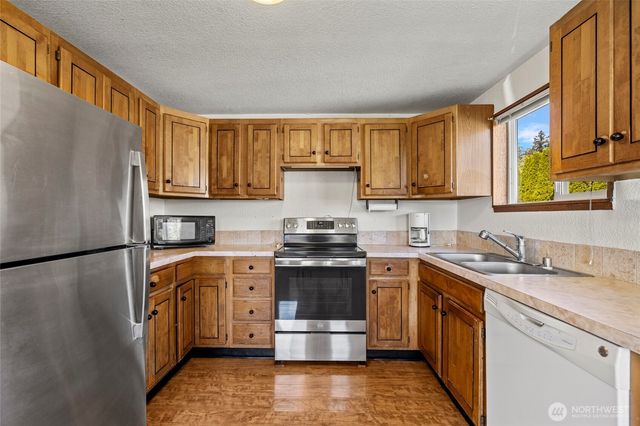 977 Moonraker Drive, Freeland, WA 98249