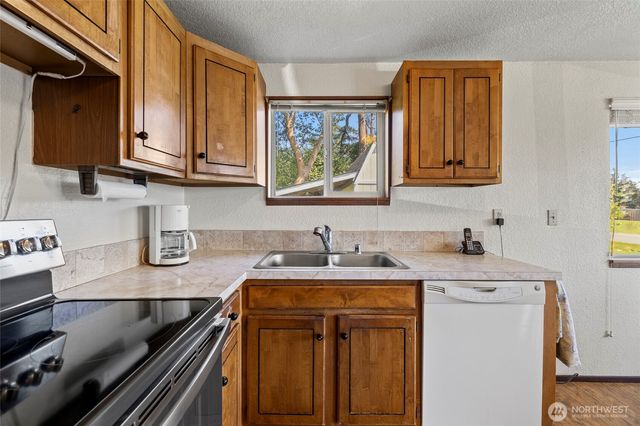 977 Moonraker Drive, Freeland, WA 98249