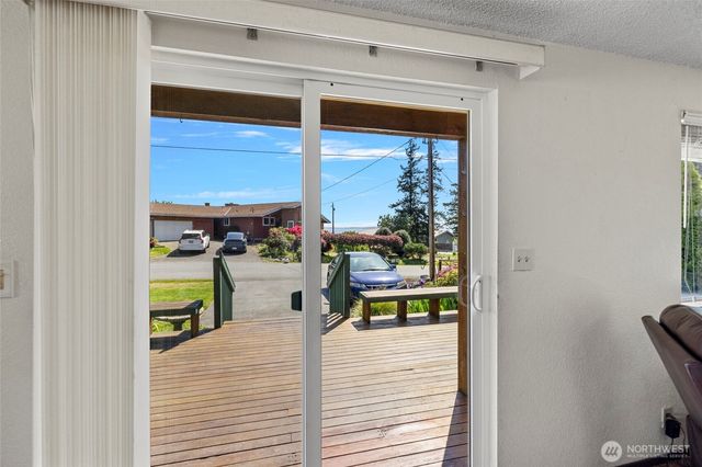 977 Moonraker Drive, Freeland, WA 98249