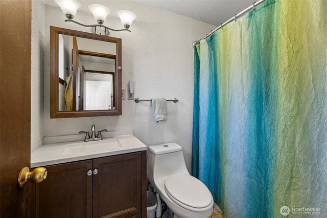 977 Moonraker Drive, Freeland, WA 98249