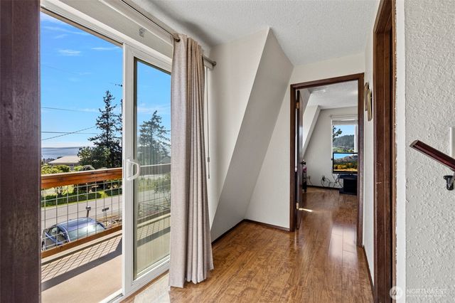 977 Moonraker Drive, Freeland, WA 98249