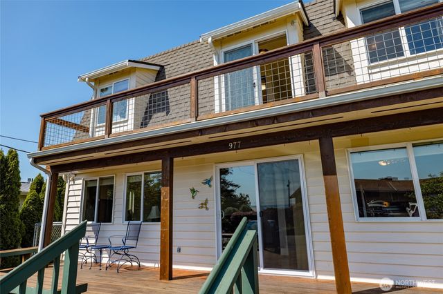 977 Moonraker Drive, Freeland, WA 98249