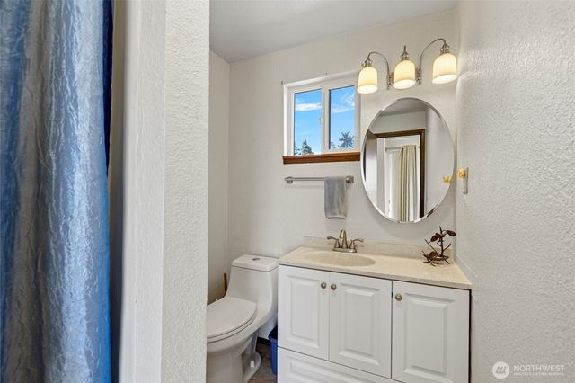977 Moonraker Drive, Freeland, WA 98249
