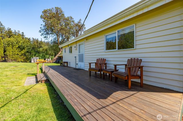 977 Moonraker Drive, Freeland, WA 98249