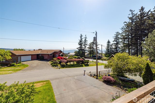 977 Moonraker Drive, Freeland, WA 98249