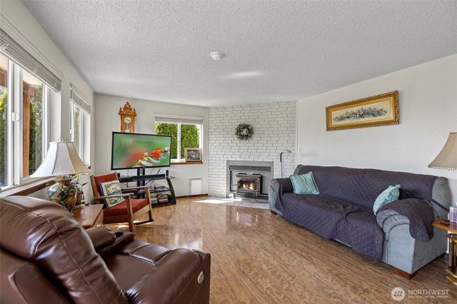 977 Moonraker Drive, Freeland, WA 98249