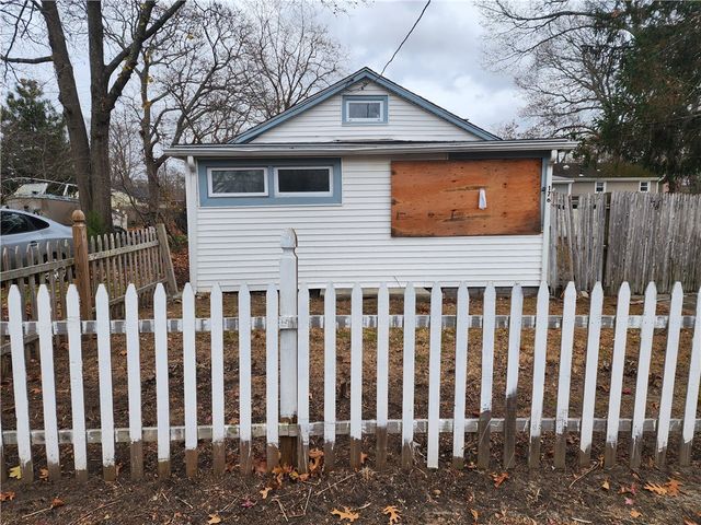 176 Canfield Avenue, Warwick, RI 02889