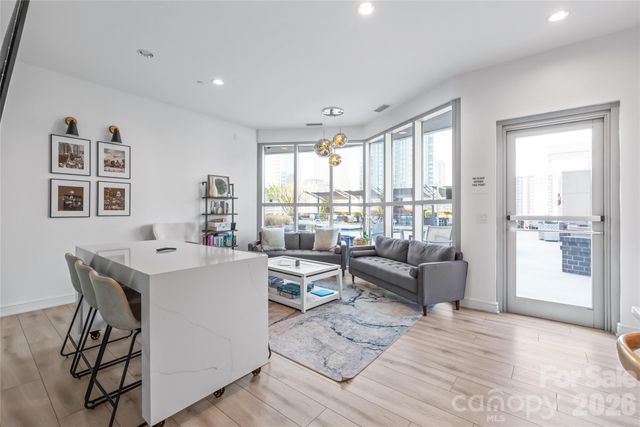 333 W Trade Street 2502, Charlotte, NC 28202