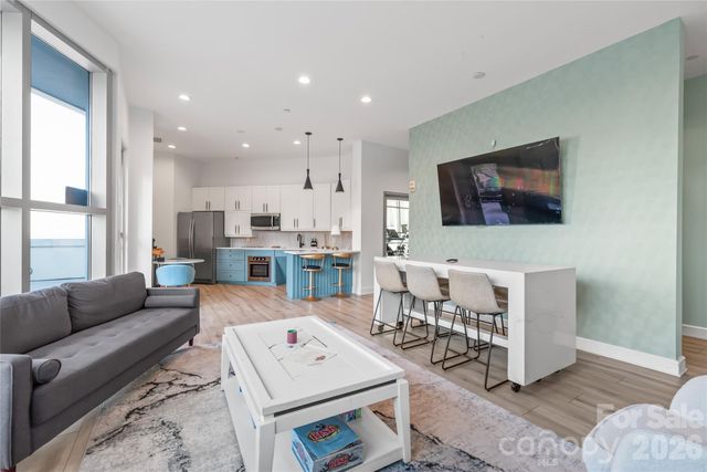 333 W Trade Street 2502, Charlotte, NC 28202