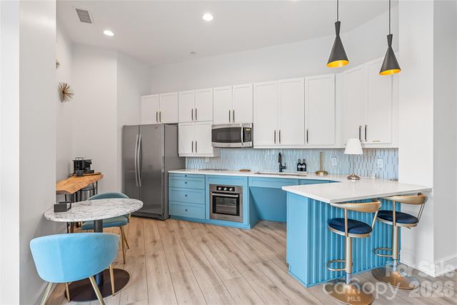 333 W Trade Street 2502, Charlotte, NC 28202