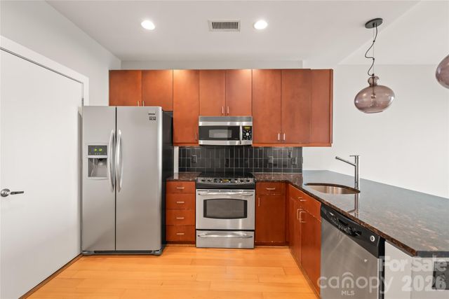 333 W Trade Street 2502, Charlotte, NC 28202