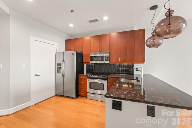 333 W Trade Street 2502, Charlotte, NC 28202