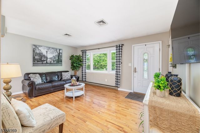 5 Emerald Dr, Vernon Twp., NJ 07422