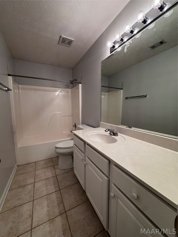 1801 YOUNG POINTE Boulevard, Montgomery, AL 36106