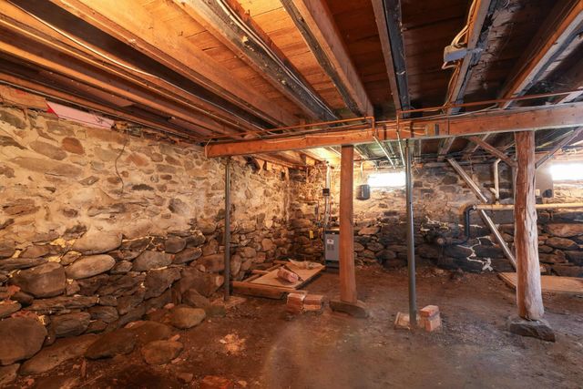 86 Hinesburg Hollow Road, Huntington, VT 05462