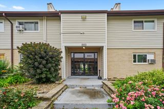 860 E OLD WILLOW Road 228, Prospect Heights, IL 60070