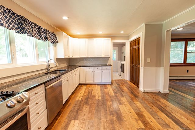 33 Newton Street, Norwich, CT 06360