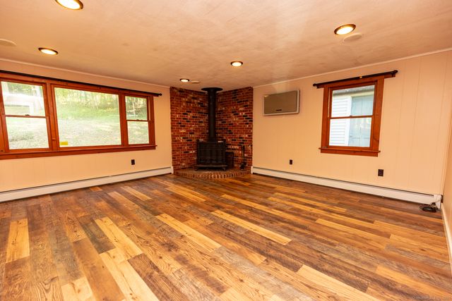 33 Newton Street, Norwich, CT 06360