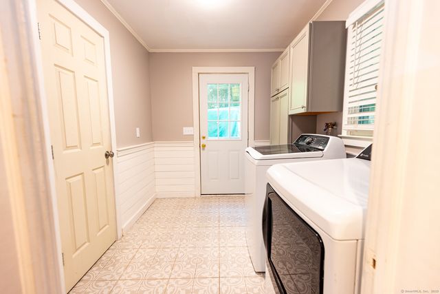 33 Newton Street, Norwich, CT 06360