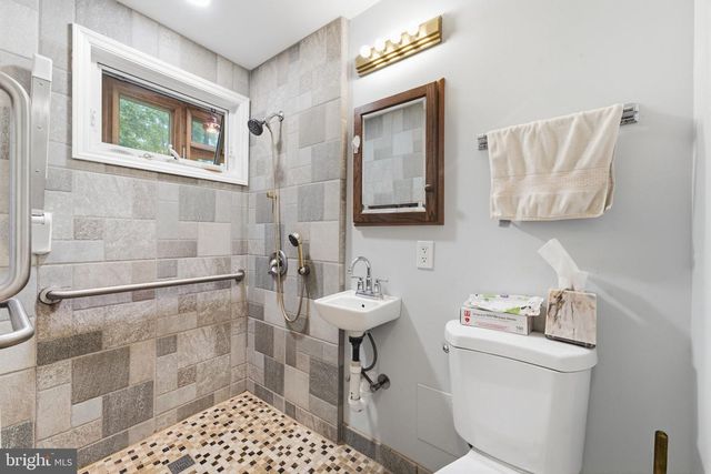 3305 POTTERTON DR, Falls Church, VA 22044