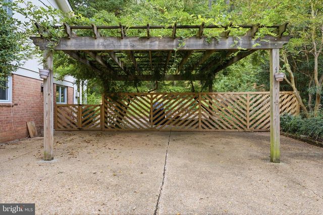 3305 POTTERTON DR, Falls Church, VA 22044