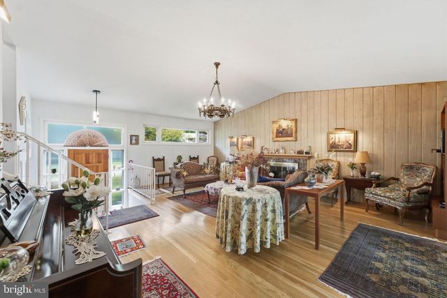 3305 POTTERTON DR, Falls Church, VA 22044