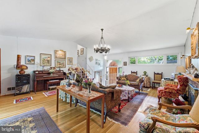 3305 POTTERTON DR, Falls Church, VA 22044