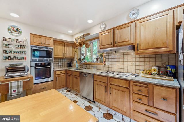 3305 POTTERTON DR, Falls Church, VA 22044