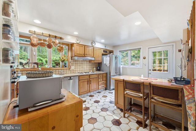 3305 POTTERTON DR, Falls Church, VA 22044