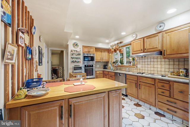 3305 POTTERTON DR, Falls Church, VA 22044
