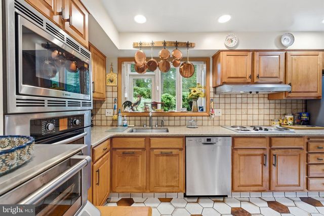 3305 POTTERTON DR, Falls Church, VA 22044