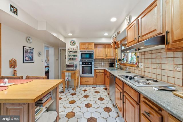 3305 POTTERTON DR, Falls Church, VA 22044