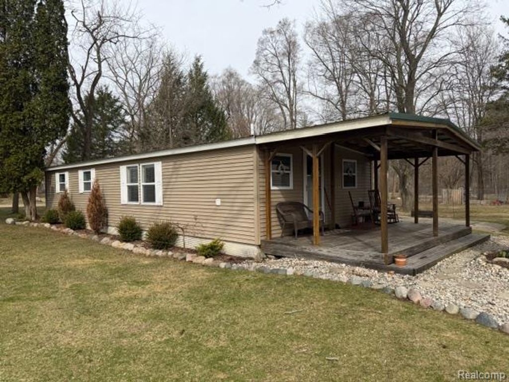 2700 Flint River Road, Lapeer, MI 48446