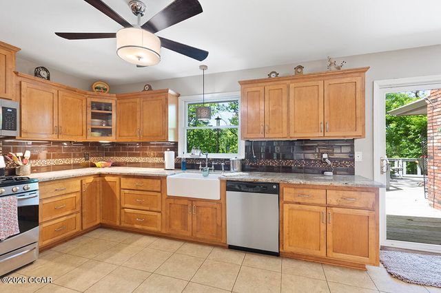 2615 E Melbourne Road, Springfield, MO 65804