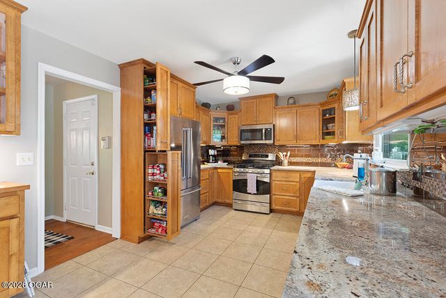 2615 E Melbourne Road, Springfield, MO 65804