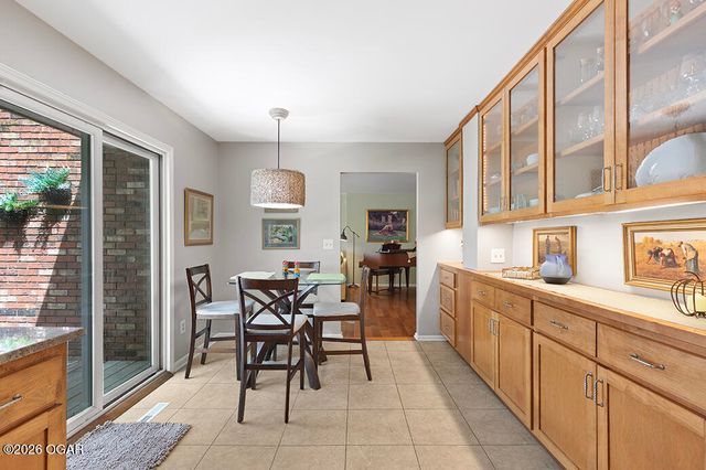 2615 E Melbourne Road, Springfield, MO 65804