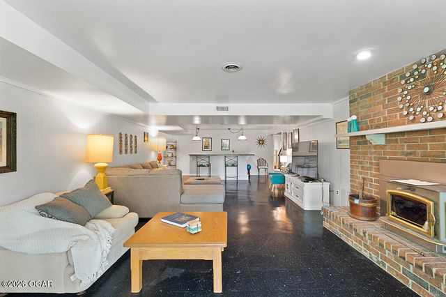 2615 E Melbourne Road, Springfield, MO 65804