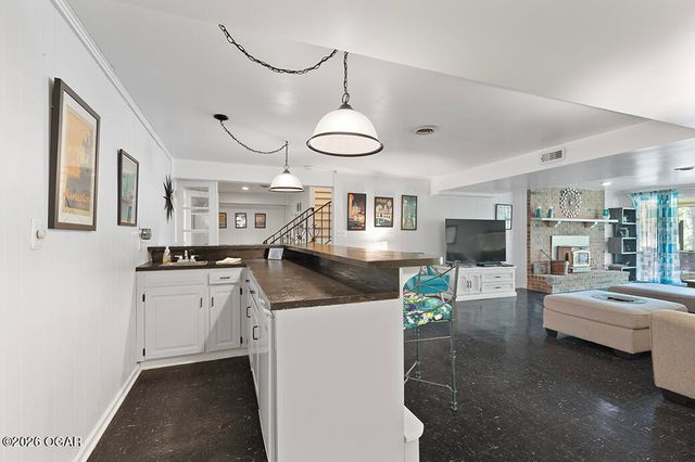 2615 E Melbourne Road, Springfield, MO 65804