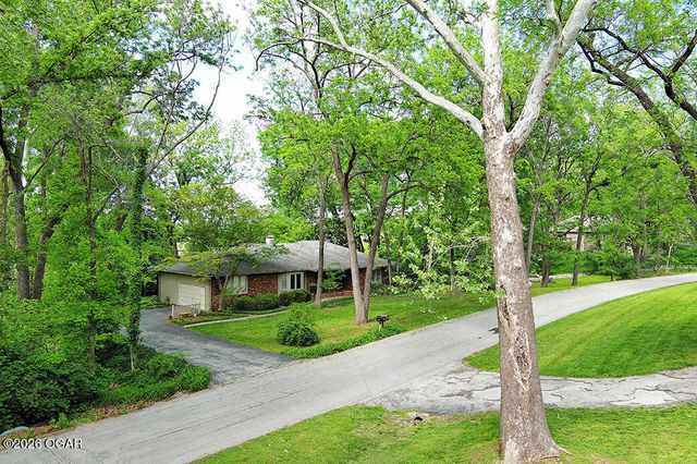 2615 E Melbourne Road, Springfield, MO 65804