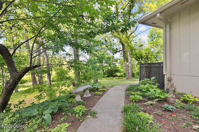 2615 E Melbourne Road, Springfield, MO 65804