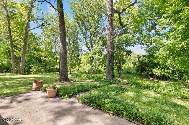 2615 E Melbourne Road, Springfield, MO 65804