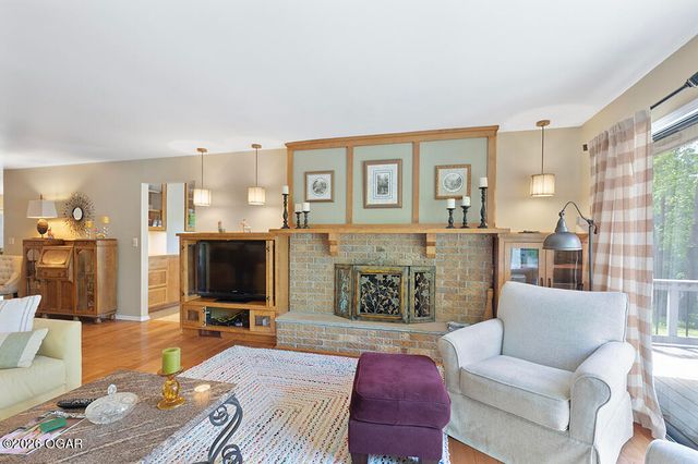 2615 E Melbourne Road, Springfield, MO 65804