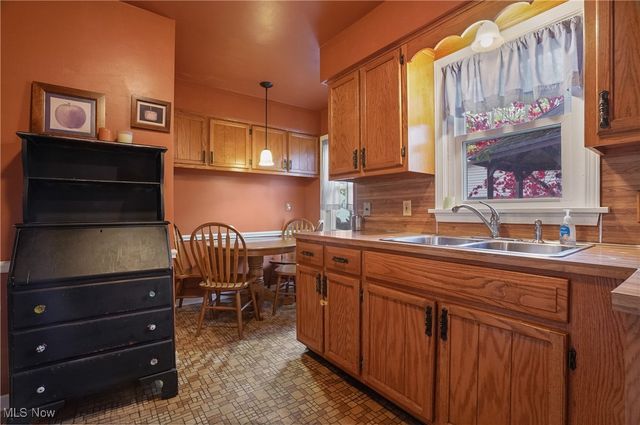 2474 16th Street, Cuyahoga Falls, OH 44223